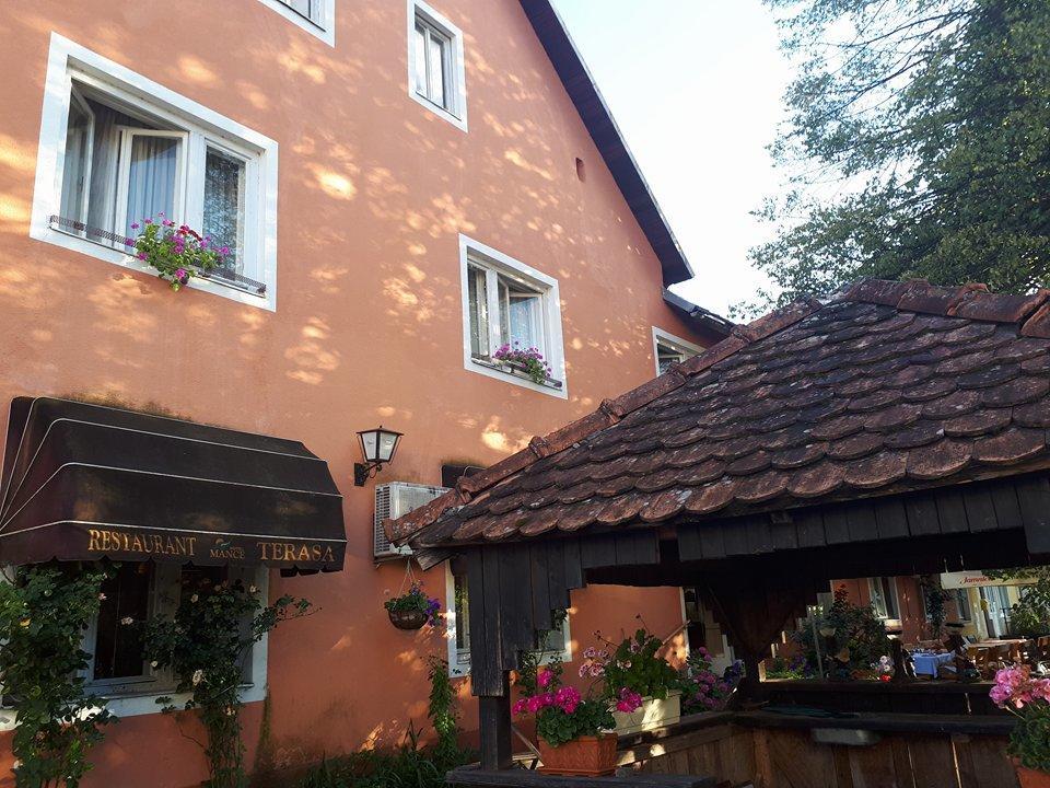 Hotel Mance Brod na Kupi ภายนอก รูปภาพ